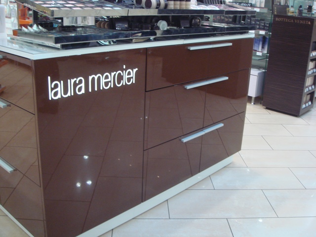   -   -  Laura Mercier